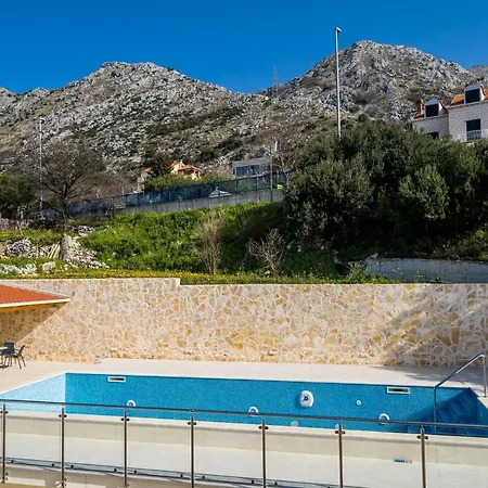 Pensión Samba 4*