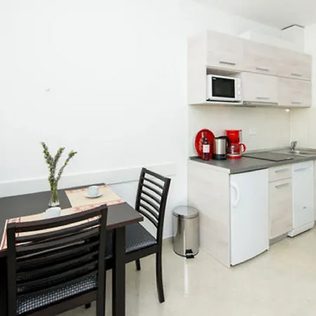 桑巴别墅公寓 招待所 4*