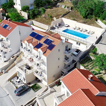 桑巴别墅公寓 4* 米利尼