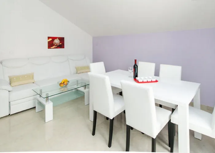 Gostinjska kuća Samba 4*